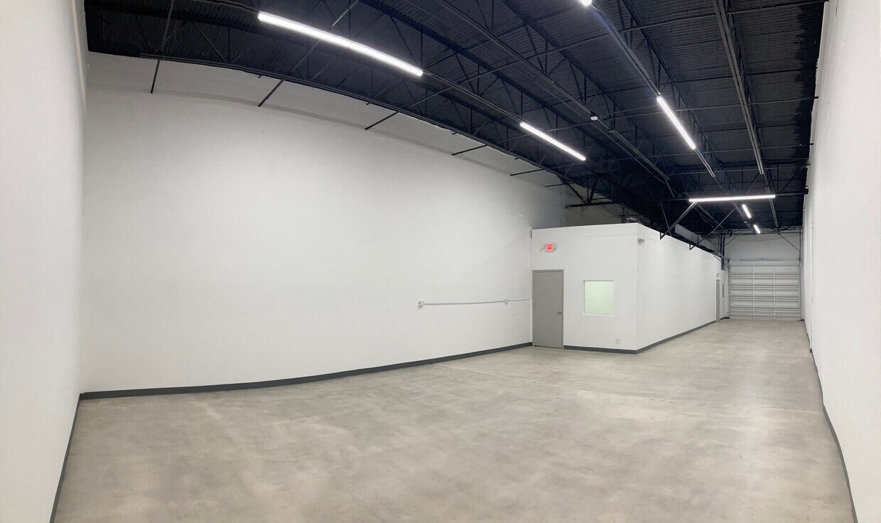 2,200 SF Industrial Space in Wellington, FL Photo